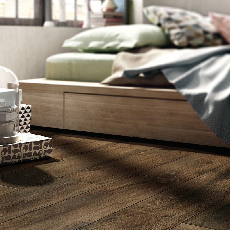 Castelvetro Woodland Walnuts 20x80 cm - keramisch parket - houtlook tegel