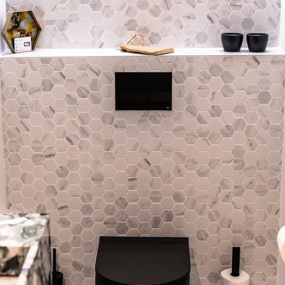 The Mosaic Factory Barcelona Mozaiek Tegel Hexagon - Carrara Wit Porselein Print 281x325 mm