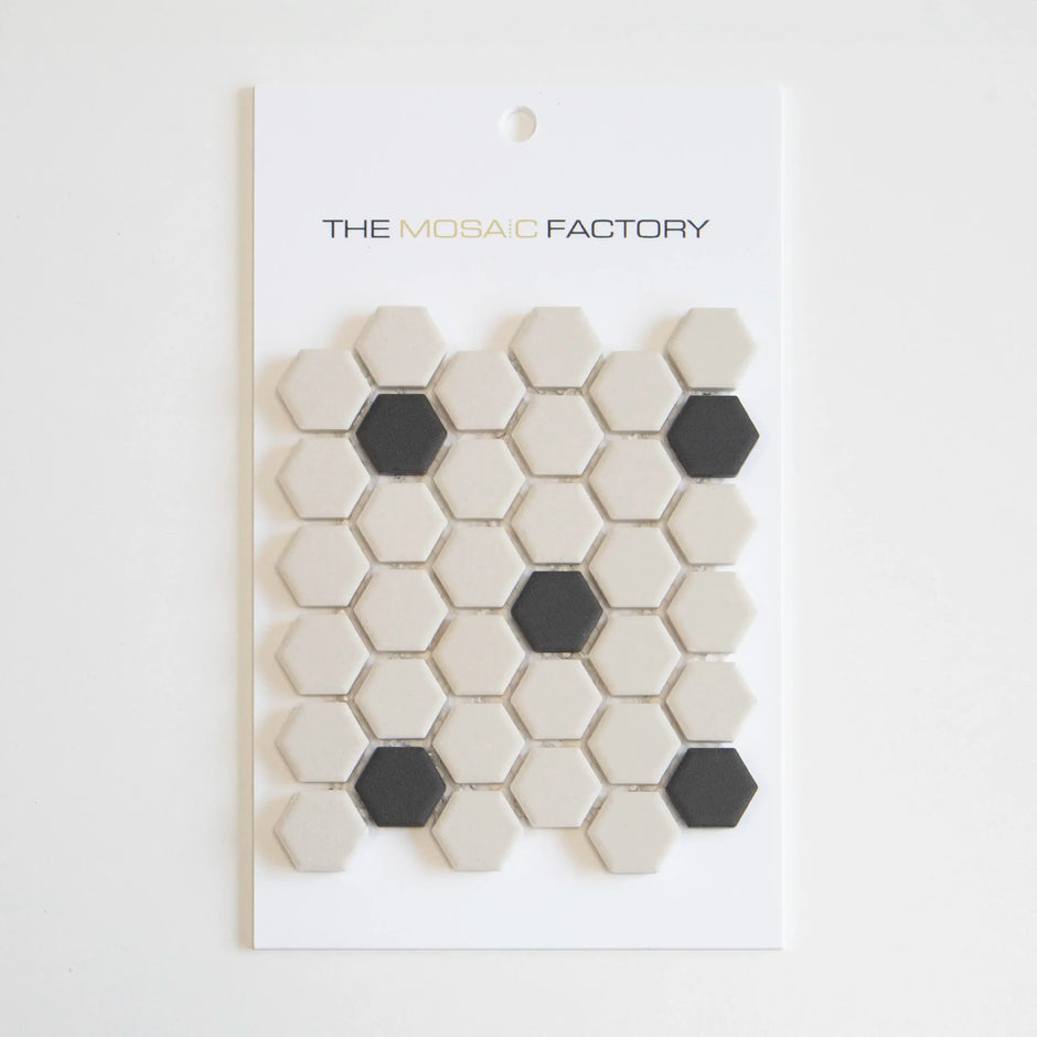 The Mosaic Factory London Mozaiek Tegel Hexagon - Wit/Zwart Porselein Ongeglazuurd, 18 black dots 260x300 mm